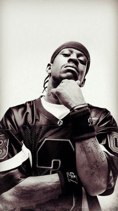 贴脸开大！祖巴茨罚球时，老鹰主场球迷高喊“保罗在哪里？”（祖巴茨走上罚球线，老鹰主场齐声高喊：“保罗在哪？”）