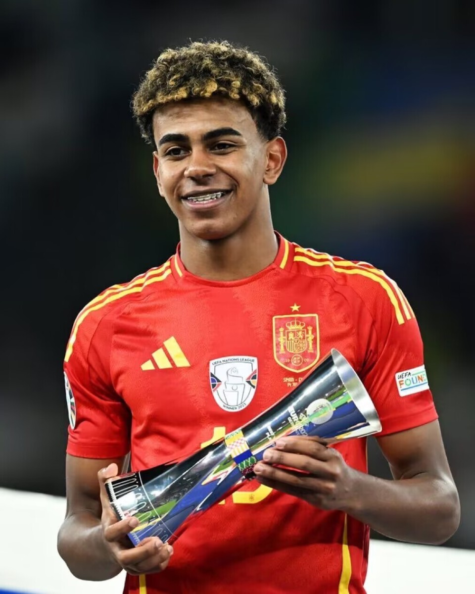 太阳报：喀麦隆队主帅虽被解雇，但仍将奥纳纳选入非洲杯名单（太阳报：喀麦隆主帅下课仍将奥纳纳列入非洲杯名单）