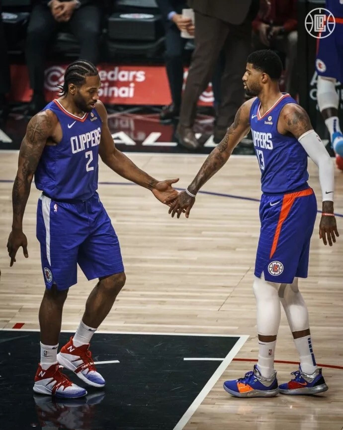 开拓者临场调整成胜负关键（开拓者的临场应变决定胜负）