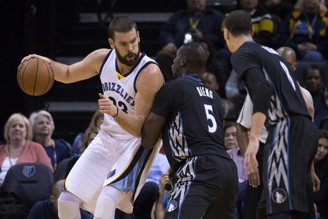 弗赖堡门将阿图博卢：诺伊尔是最伟大门将，他改变了这项运动（弗赖堡门将阿图博卢：诺伊尔是史上最佳门将，重塑了这项运动）