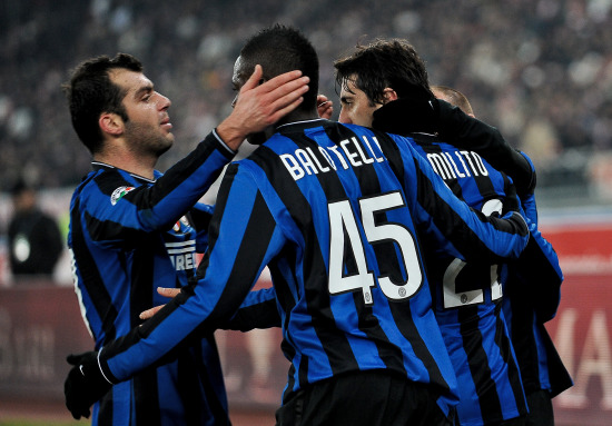 极致空气动力学 1997年迈凯伦梅赛德斯F1车队的Actros 2557运输车（空气动力学巅峰：1997年迈凯伦-梅赛德斯F1车队Actros 2557运输车）