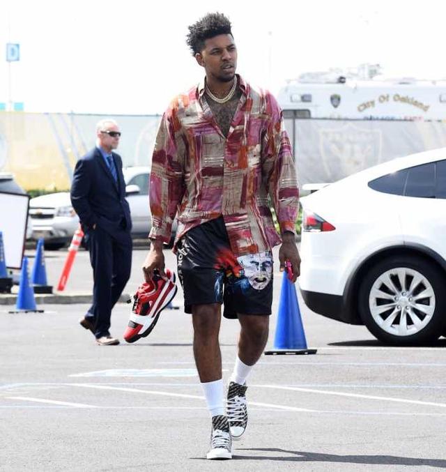 为何伦纳德被誉为当代乔丹？巅峰期那几年真的是太强大了（当代乔丹之名从何而来？伦纳德在巅峰几年展现出的统治力有多可怕）