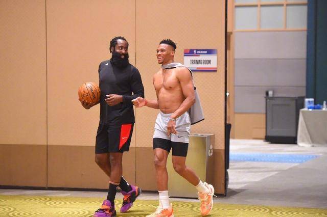 太阳报：英格兰女足门将基廷因未缴纳汽车税被罚款（《太阳报》称英格兰女足门将基廷因车税欠缴遭罚款）