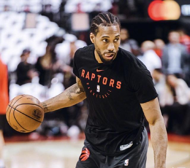 传闻：除枪手外，拜仁和切尔西也在密切关注罗比尼奥-瓦斯（曝：除阿森纳外，拜仁与切尔西同样密切关注罗比尼奥-瓦斯）