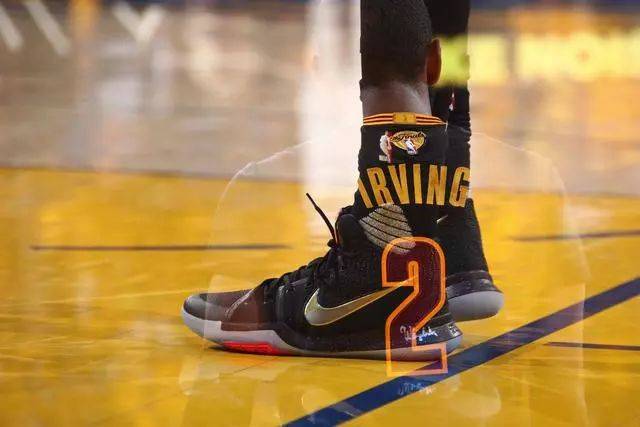 意媒：拜仁天才边锋利契纳或离队，尤文和米兰等队有意争夺（意媒称：拜仁天才边锋利契纳可能离队，尤文、米兰等队有意引进）