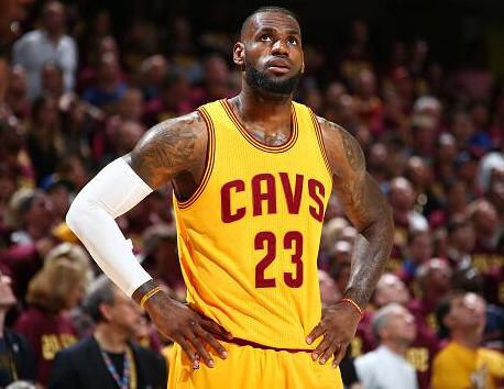 媒体人：华莱士竞技状态不佳离开新疆队，到队仅10天便离队（媒体人：华莱士因状态欠佳已离开新疆队，入队仅10天即告别）