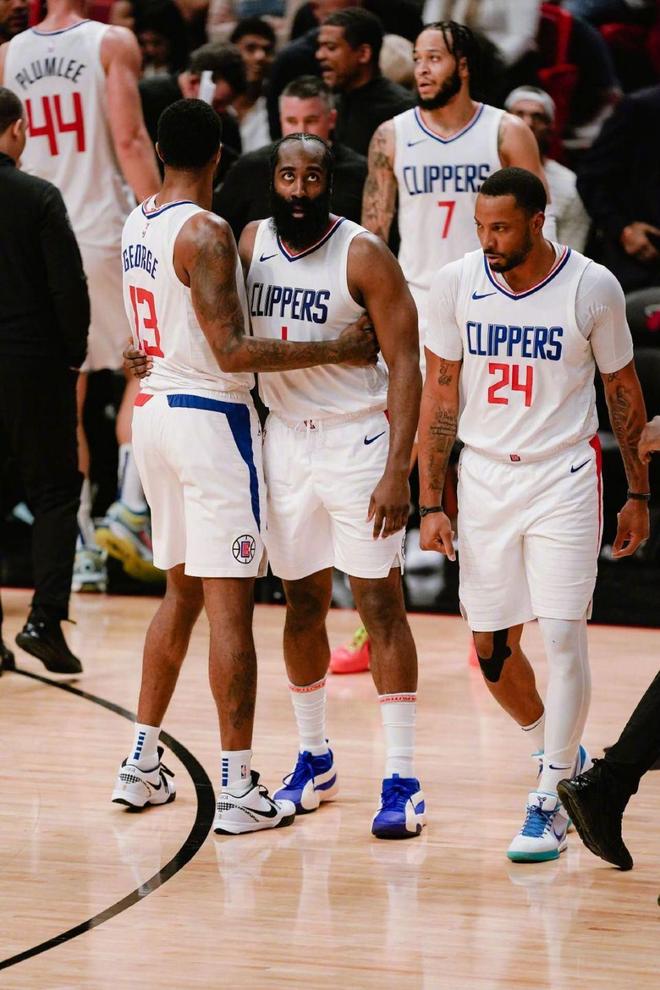 卡斯尔：人们认为雷霆不可战胜，但我们对任何球队都充满信心（卡斯尔：雷霆被视为无敌，但我们面对任何对手仍信心十足）